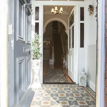 Spectacular 5 Bed Period Holiday home